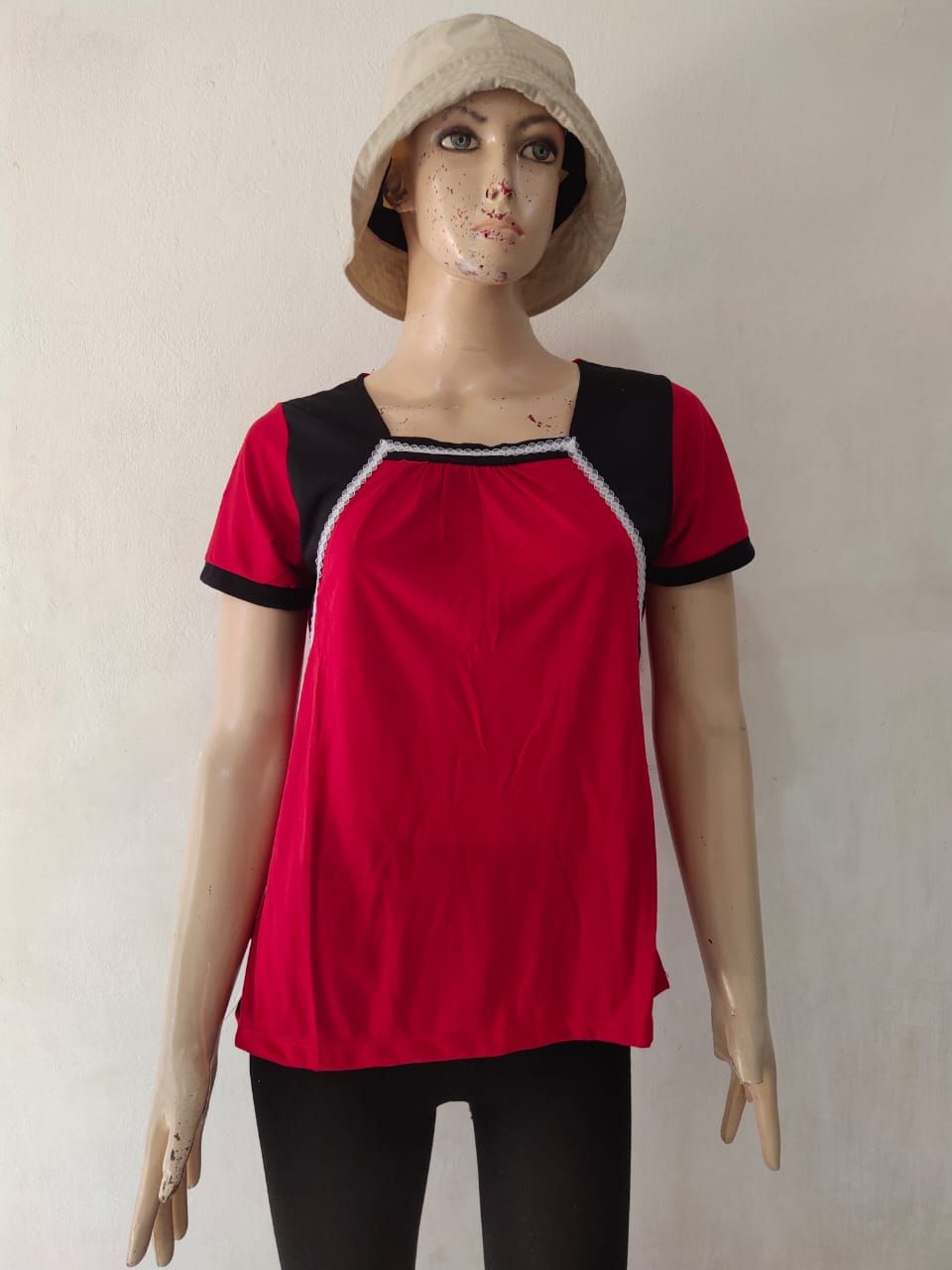 Blus Kombinasi Renda
